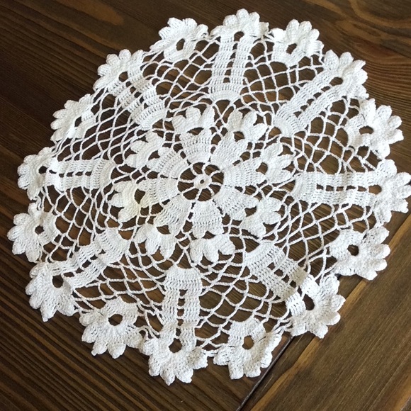 FINAL SALE PRICE Vintage Doily Lot X 5 - Picture 8 of 12